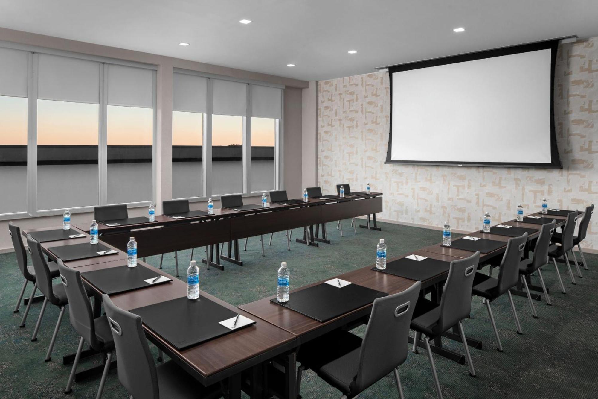 Ac Hotel By Marriott Raleigh North Hills Екстер'єр фото